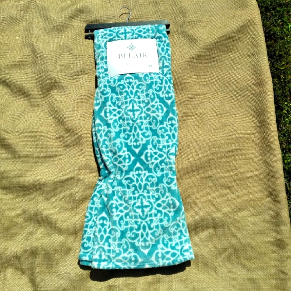 NWT Belair 50" X 70" Plush Throw